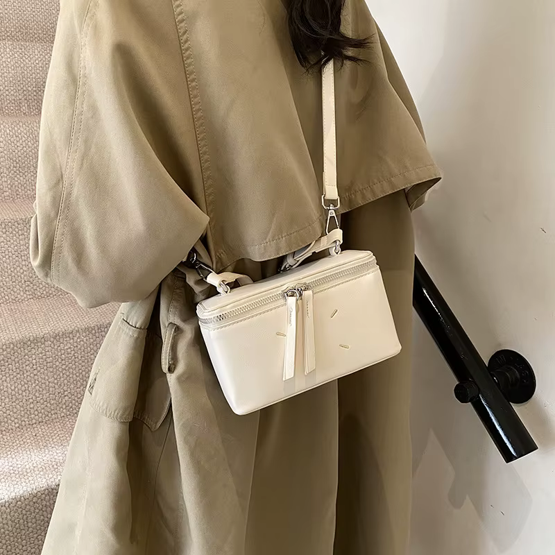 Sac carré tendance, best-seller de la saison