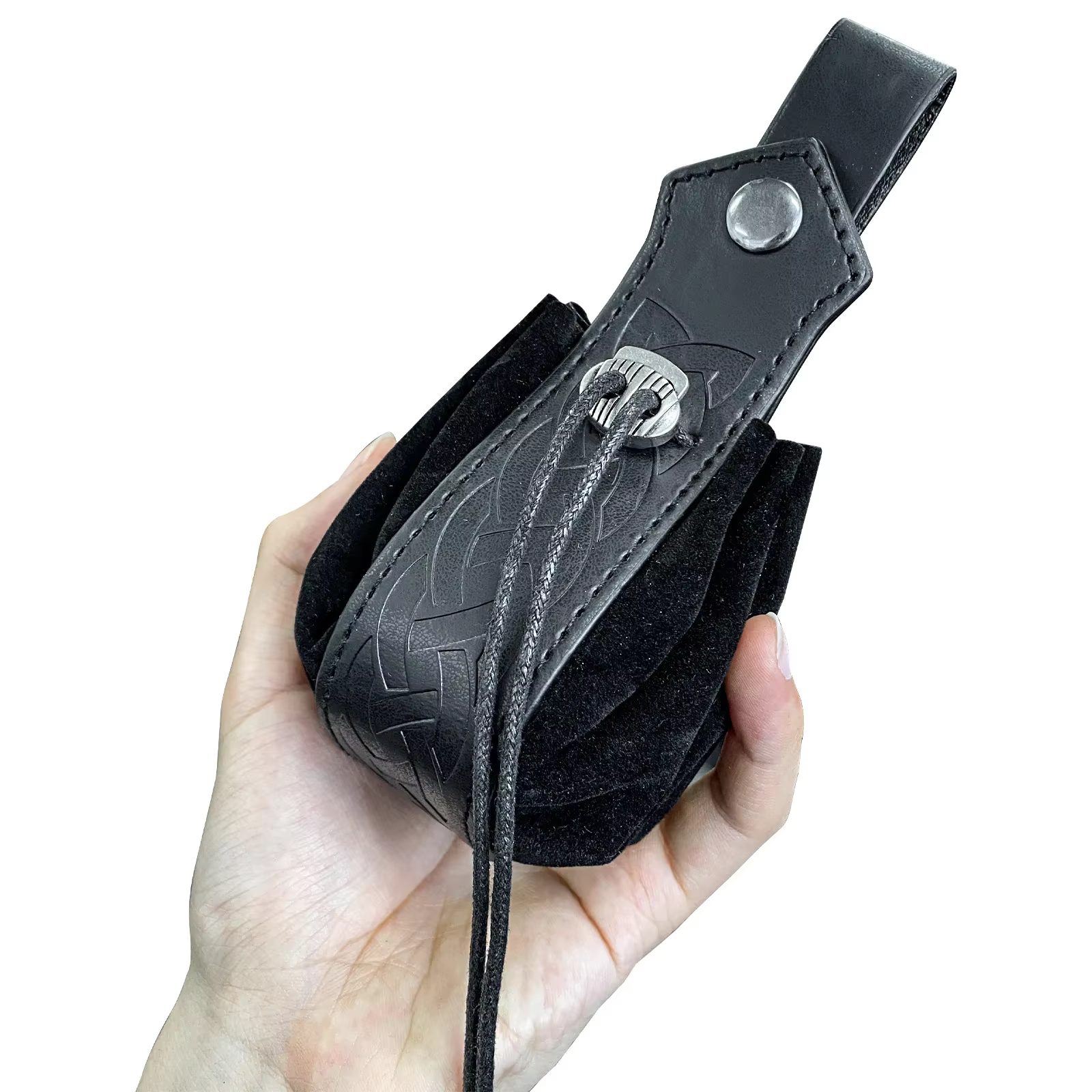 Sacs pochettes en cuir médiévaux