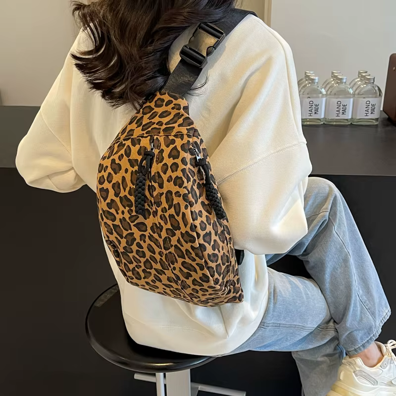 Sac de taille imprimé léopard de styliste