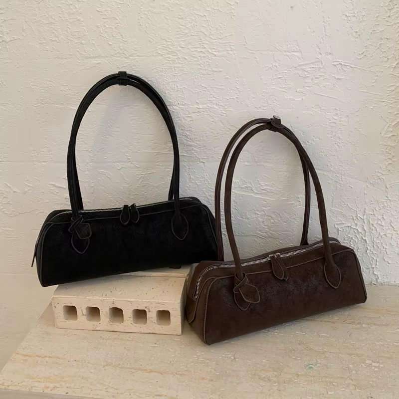 Sac à main en forme de pain français au design simple