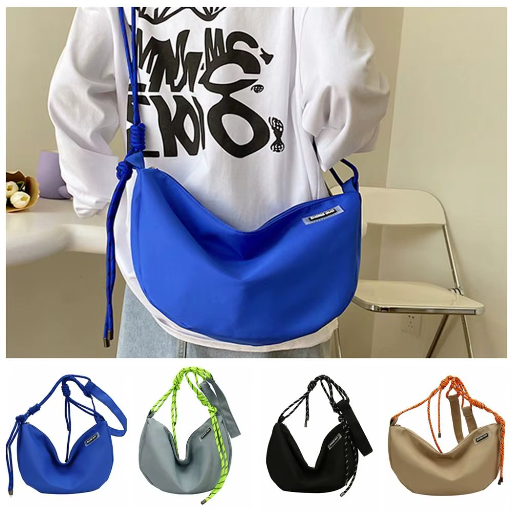 Sac bandoulière demi-lune en nylon