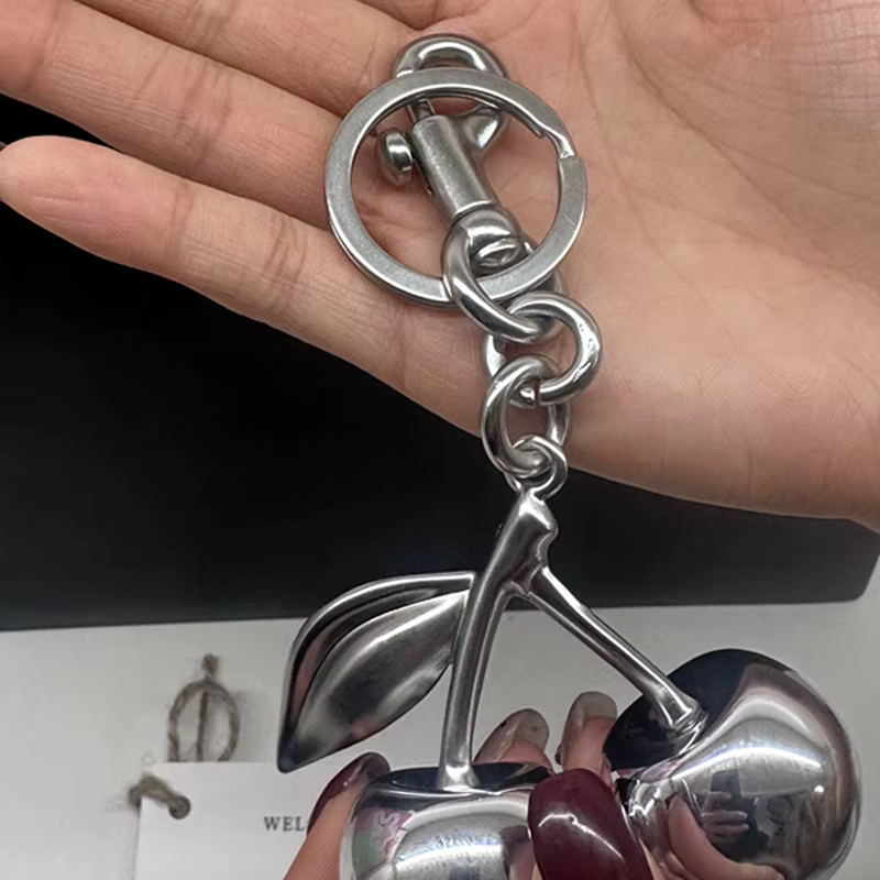 Pendentif de luxe en forme de cerise argentée effet miroir pour sac à main Coach, sacs à bandoulière, portefeuille femme, accessoires porte-clés, cadeau