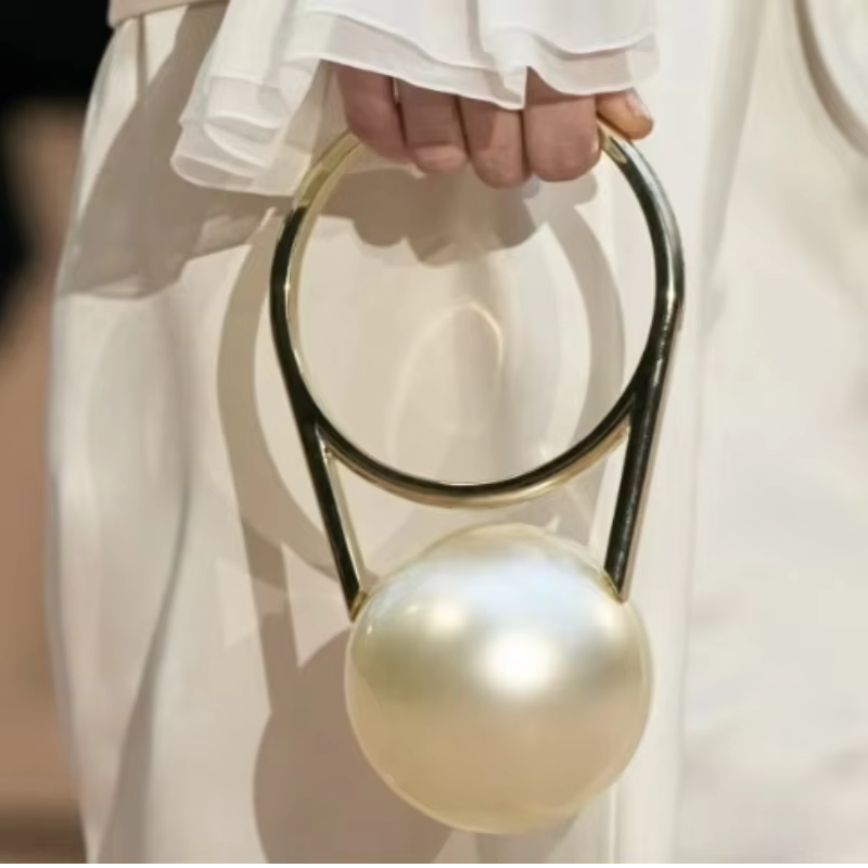 Pochette de soirée de luxe de styliste avec poignée en boule