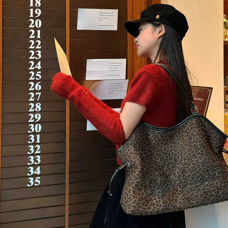 ELFSACK Y2K Sac fourre-tout de grande capacité avec lettres graphiques léopard brodées pour femme
