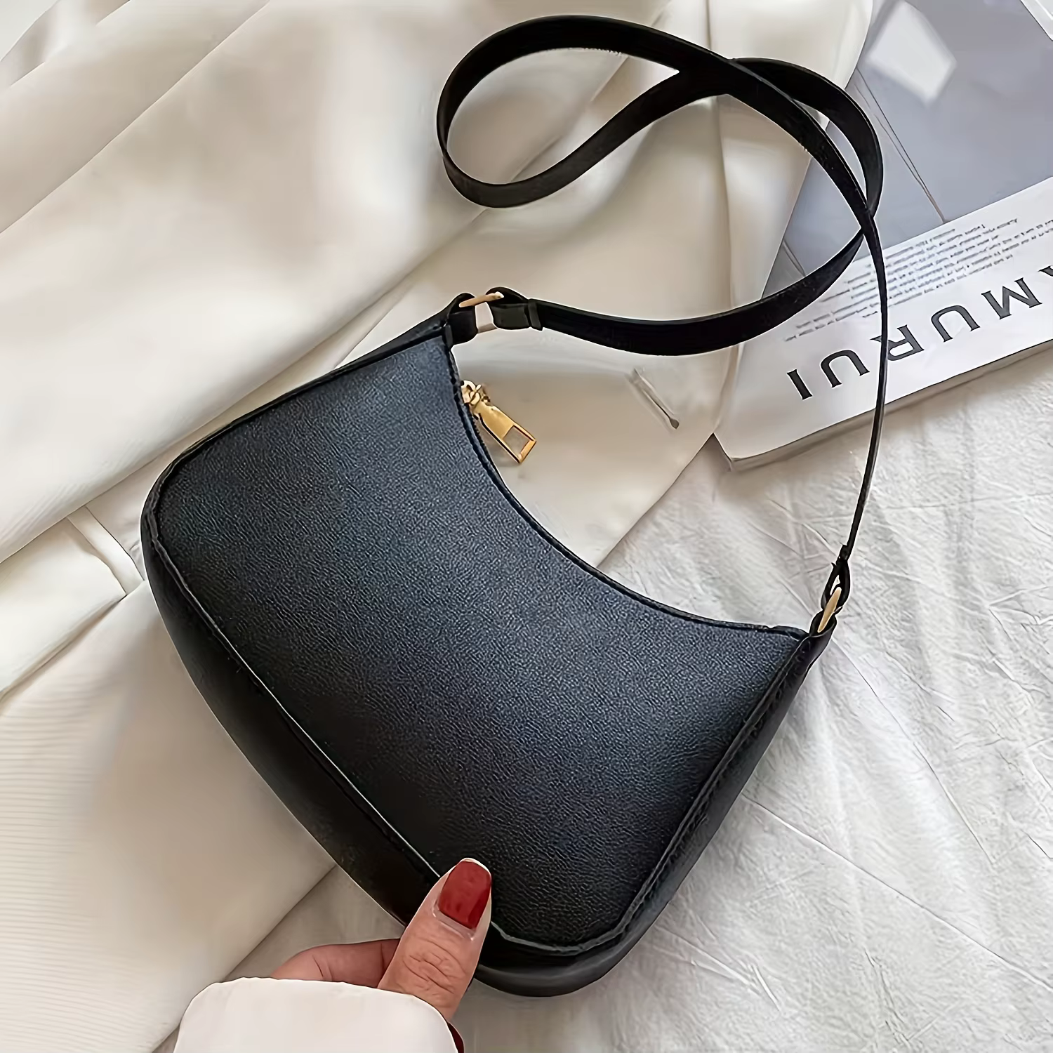 Petit sac sous le bras