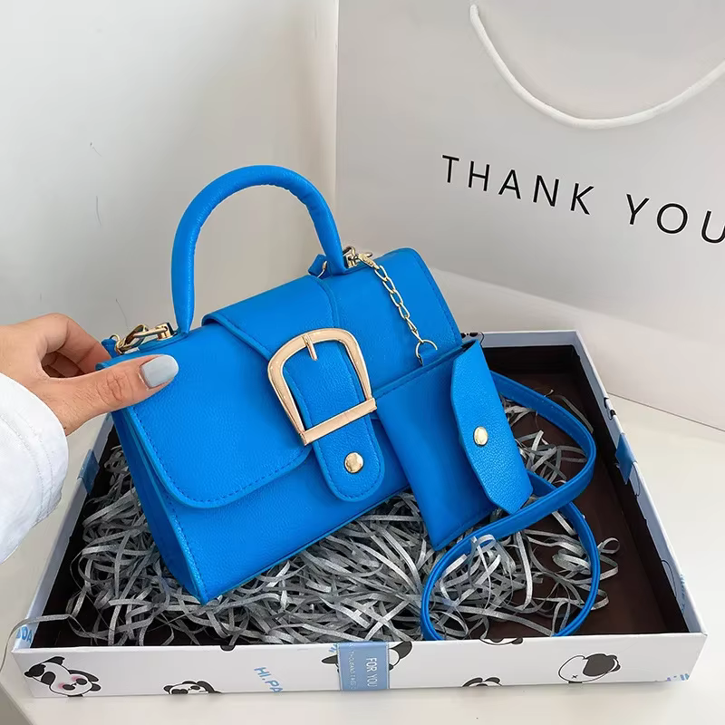 Nouveau 2025 printemps femmes sac diamant chaîne épaisse sacs à main petit carré épaule sac de messager Klein bleu mode sac à bandoulière