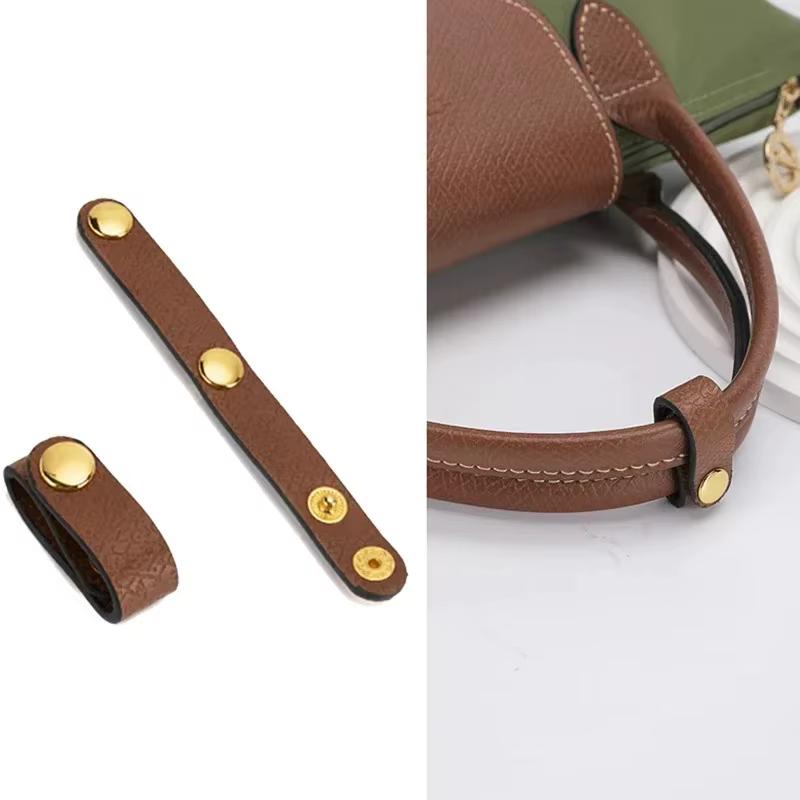 Boucle de fixation pour poignée de sac en cuir