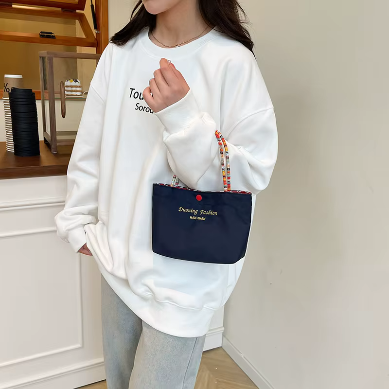 Sac à main pour femme en toile brodée avec lettres