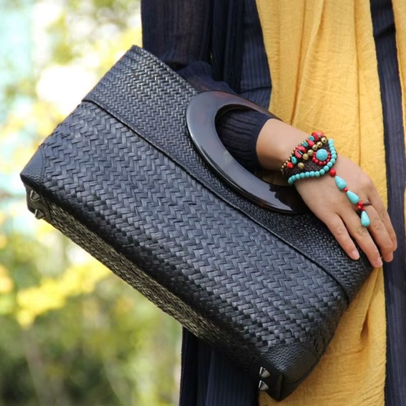 Sac tressé en rotin noir pour femme