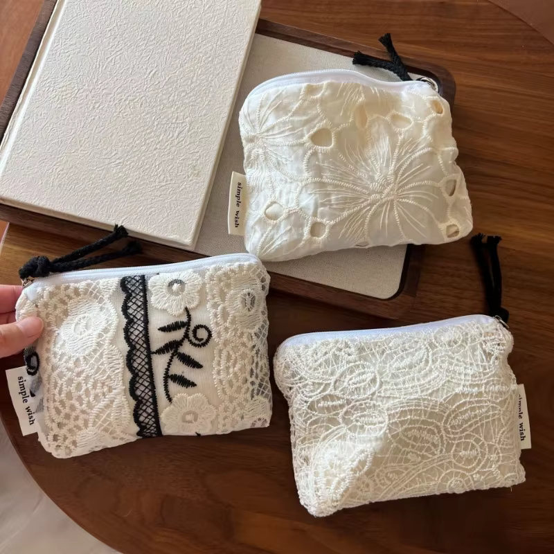 Mini sac de maquillage rétro brodé en dentelle pour femmes