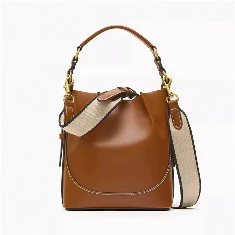Mode nouveau sac pour femmes marron Style coréen cordon Portable bandoulière large