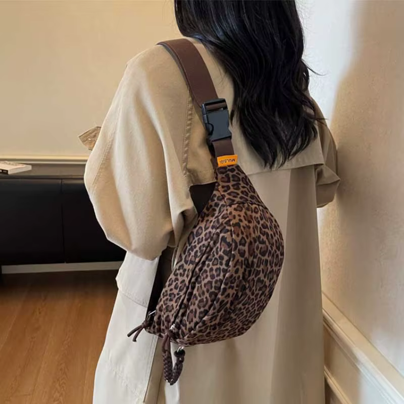 Sac de poitrine imprimé léopard pour femmes