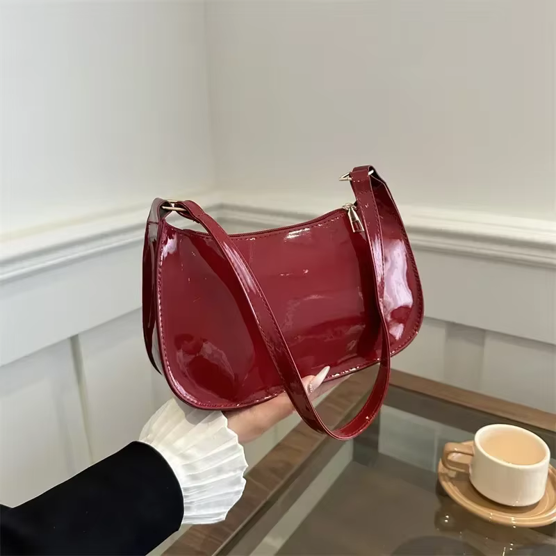 Sac à main en cuir verni pour femmes
