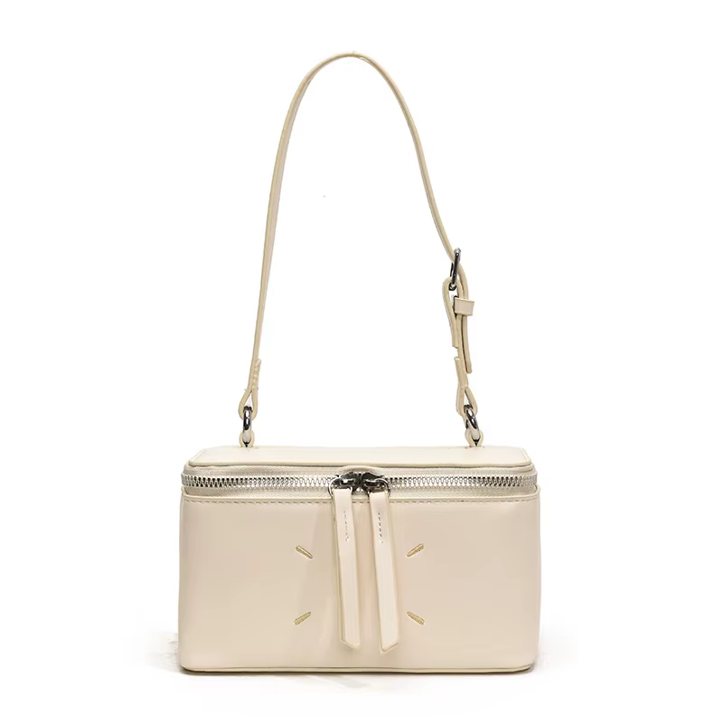 Sac carré tendance, best-seller de la saison