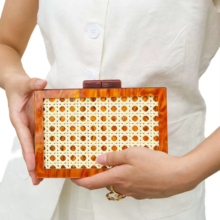 Pochette carrée à texture marbrée ajourée, style vacances, avec chaîne