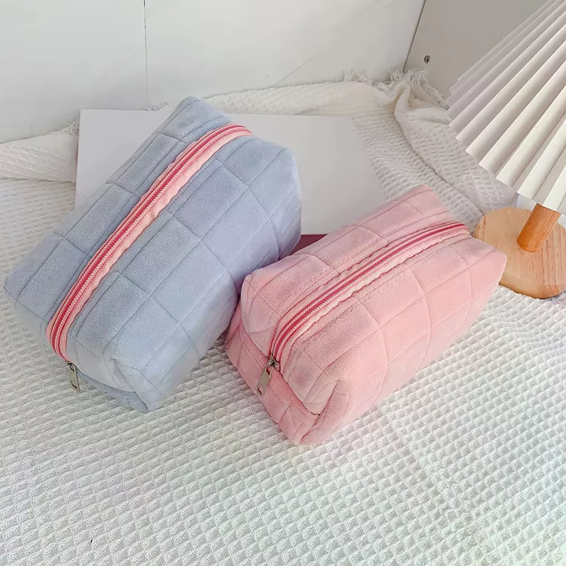 Sac à maquillage en fourrure mignon pour femmes