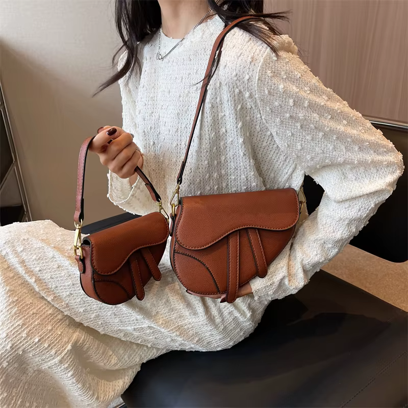 Nouveaux sacs de selle au Design solide