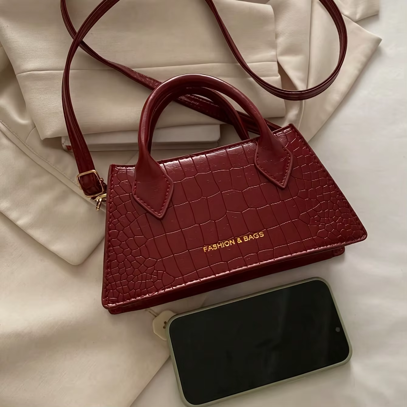 Petit sac élégant rouge bordeaux
