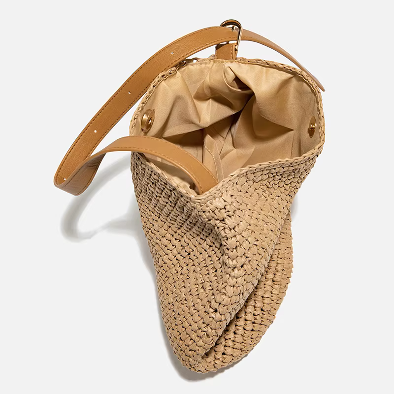 Sac à bandoulière en paille de raphia tressé