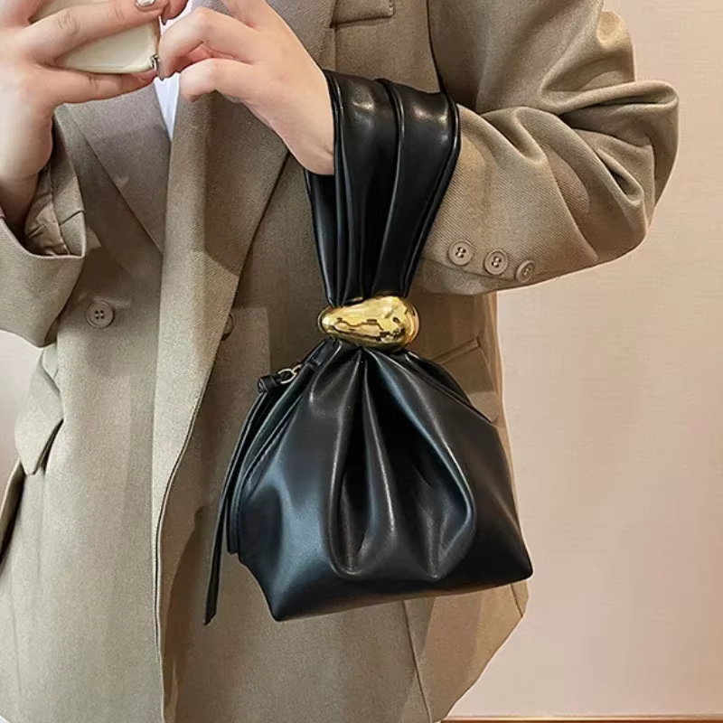 Pochette personnalisée en cuir souple pour femmes