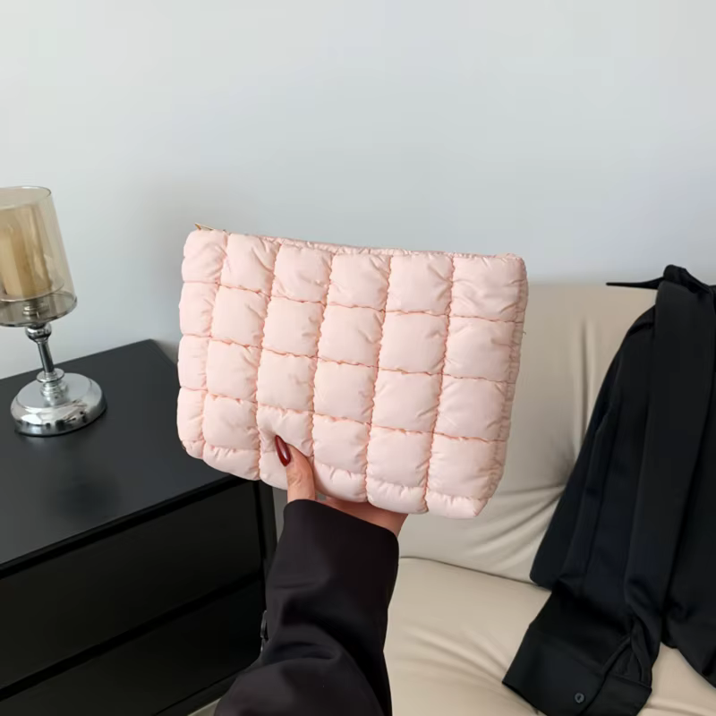 Pochette de maquillage rembourrée et matelassée pour femmes