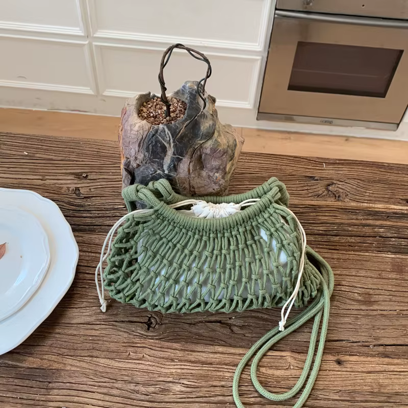 Sac à bandoulière en macramé tressé en paille pour femme