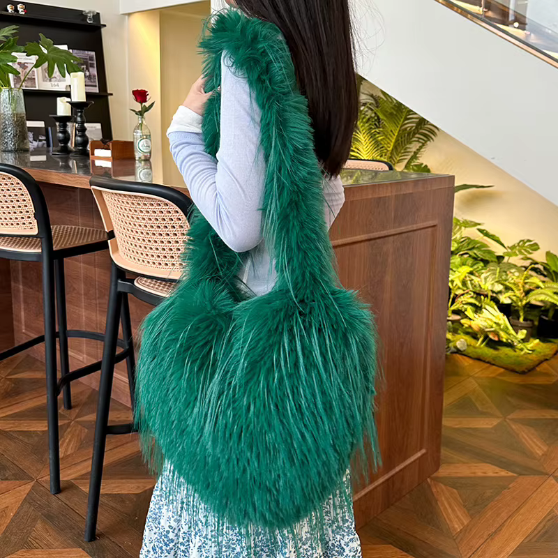 Sac à Main de Luxe en Fausse Fourrure en Forme de Cœur